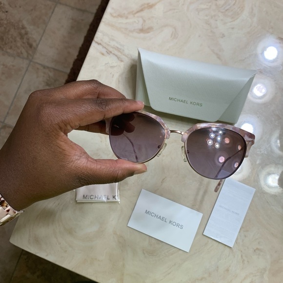 Michael Kors Savannah Sunglasses - Picture 4 of 16